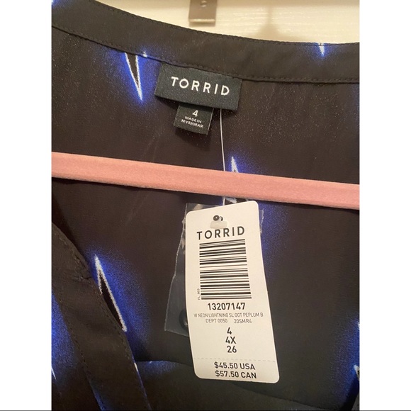 TORRID NWT BLACK & BLUE BOLTS GEORGETTE PEPLUM TIE FRONT SLEEVELESS TOP SIZE 4 - Picture 8 of 8
